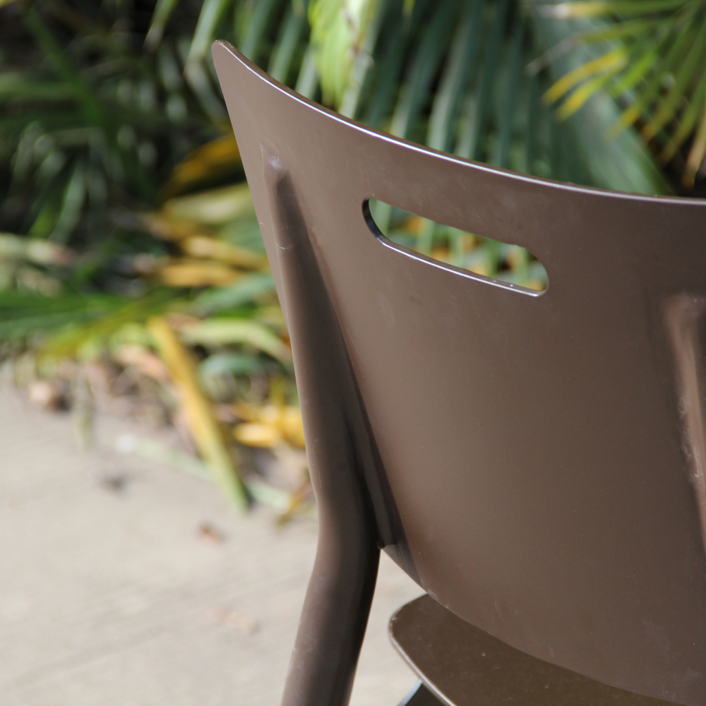Petite chaise d'extérieur de patio taupe
